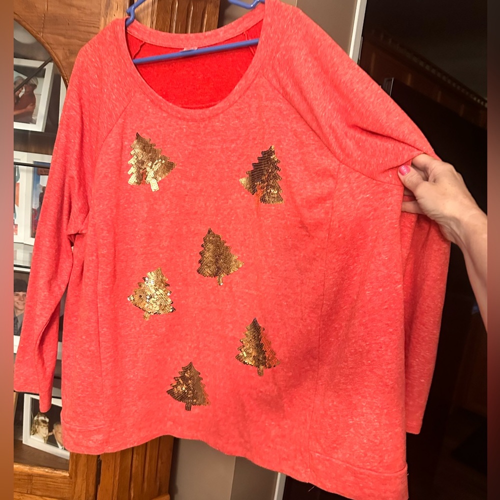3X Women's Top with Gold Tree Accents. MUST BE BUNDLED